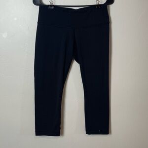 Lululemon black ankle length leggings active workout size 8